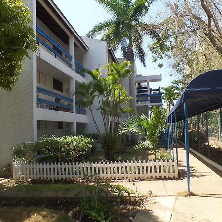 Starfish Beach Studio At Montego Bay Club Resort Екстер'єр фото