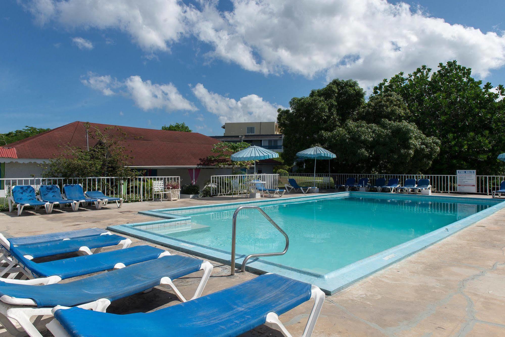 Starfish Beach Studio At Montego Bay Club Resort Екстер'єр фото
